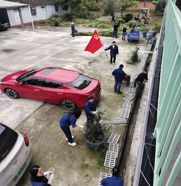 美化環(huán)境凝人心 雨中堅(jiān)守顯真情——隆山科峰公司黨支部開展主題黨日活動5.jpg 美化環(huán)境凝人心 雨中堅(jiān)守顯真情——隆山科峰公司黨支部開展主題黨日活動5.jpg